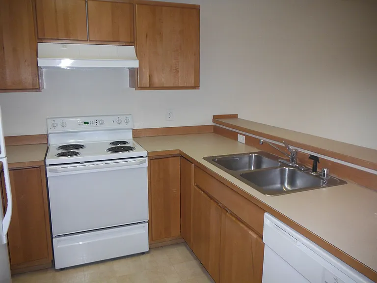 1703 Melody Cir — Photo 11