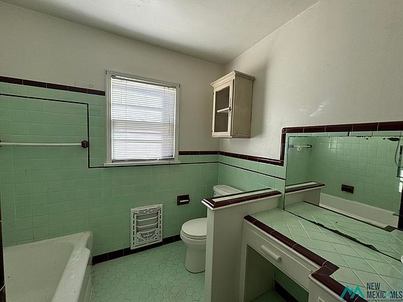 5th image of 2605 Gidding St
