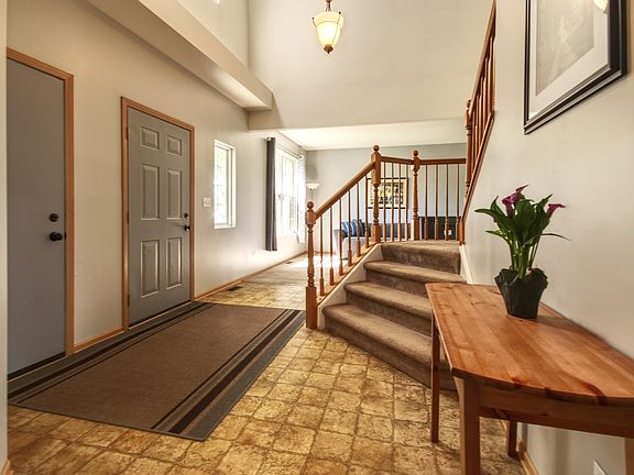 3rd image of 304 Meadow Lakes Dr