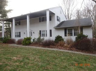 32 Lincoln Rd, Putnam Valley, NY 10579