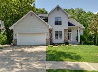 4909 Willowbend Rd NE, Cedar Rapids, IA 52411