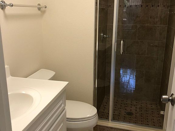 5th image of 510 Mistletoe Ct APT D