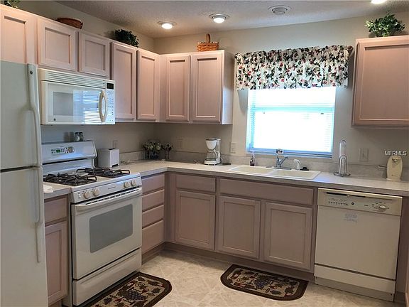 2nd image of 17105 SE 78th Larchmont Ct