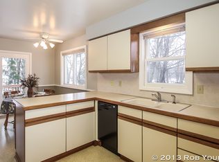 29 Canyon Dr NW, Grand Rapids, MI 49504
