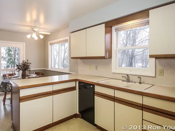 29 Canyon Dr NW, Grand Rapids, MI 49504