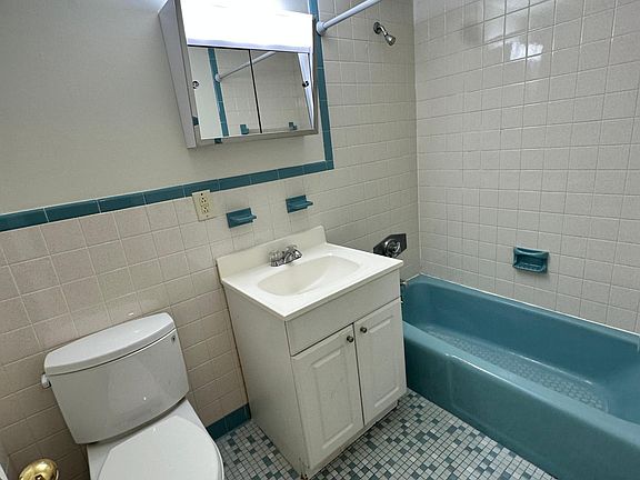 5th image of 182 Quincy Ave APT 46