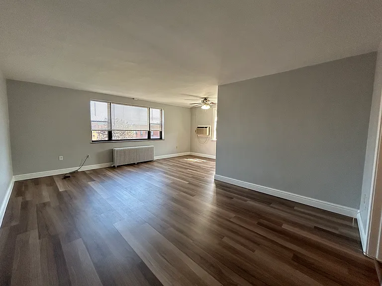 Royal Gardens Apartments — Photo 81
