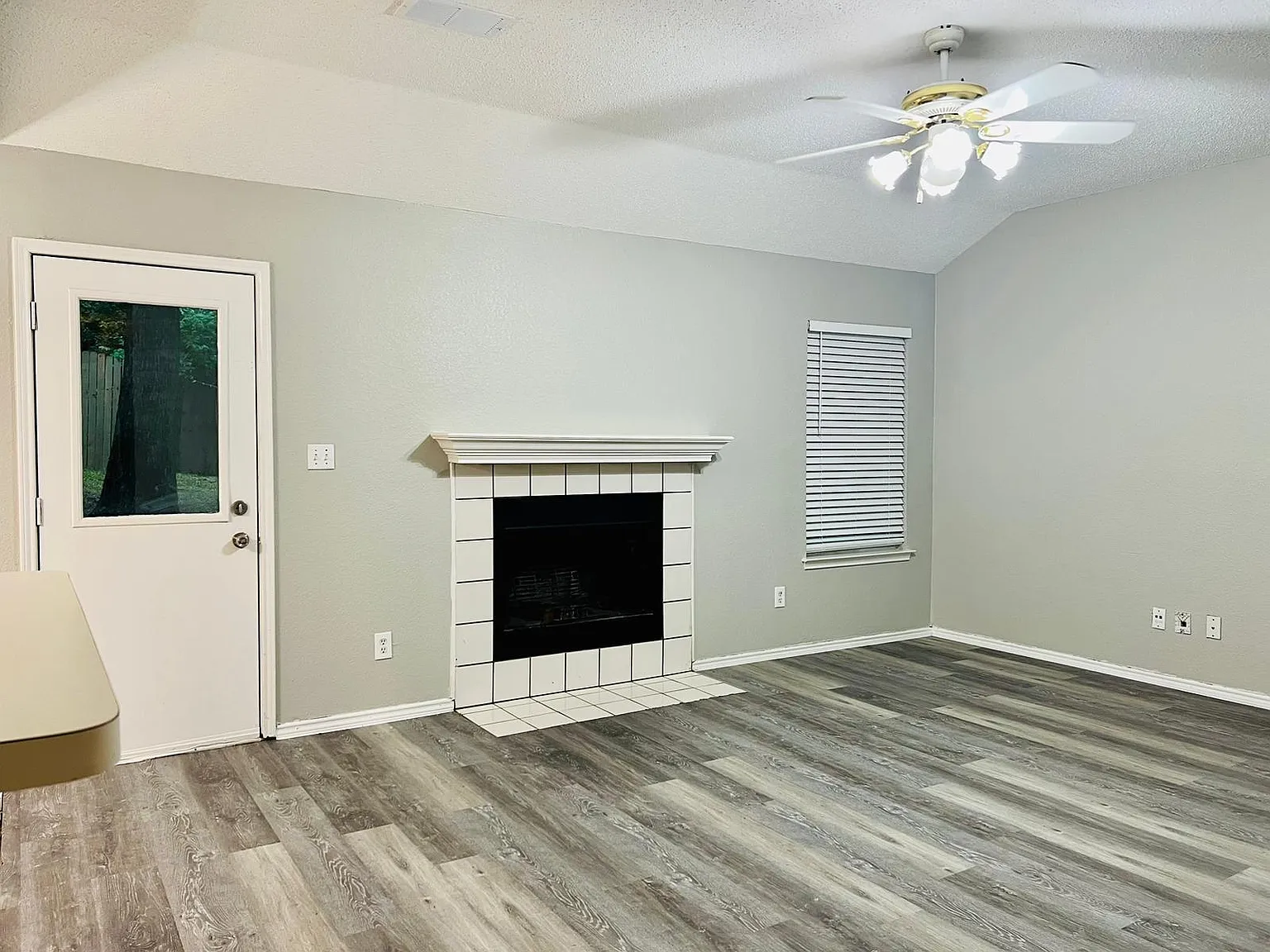 6414 Woods Edge Dr — Photo 2