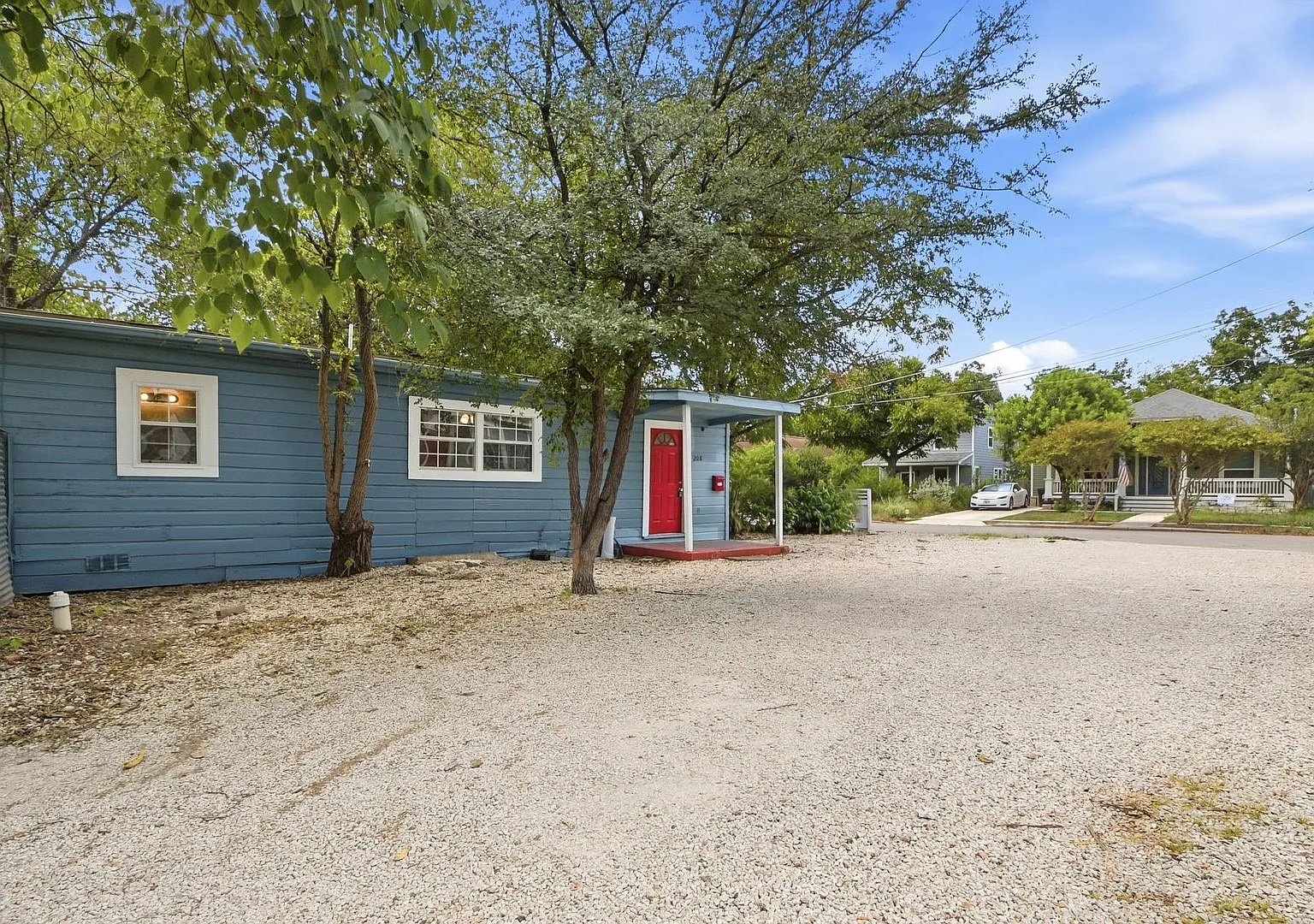 Hunstock Ave — Photo 1
