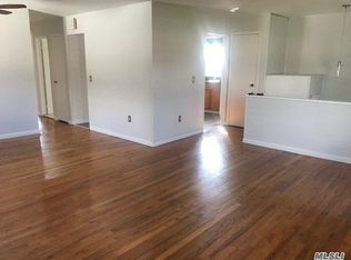 162 Verona Pkwy, Lindenhurst, NY 11757