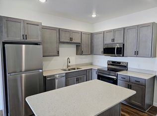 105 Michael Ct NW #15, Hutchinson, MN 55350