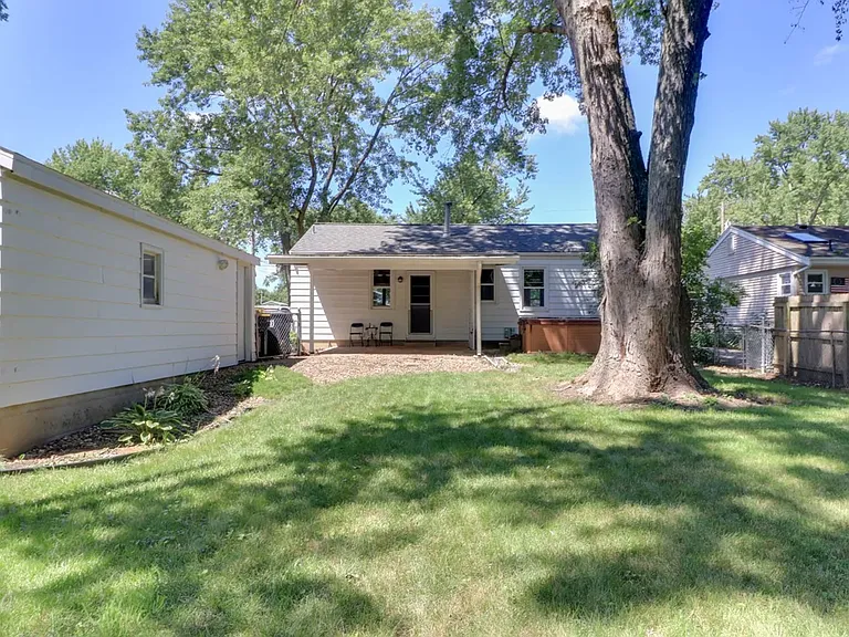 725 Dale St — Photo 26