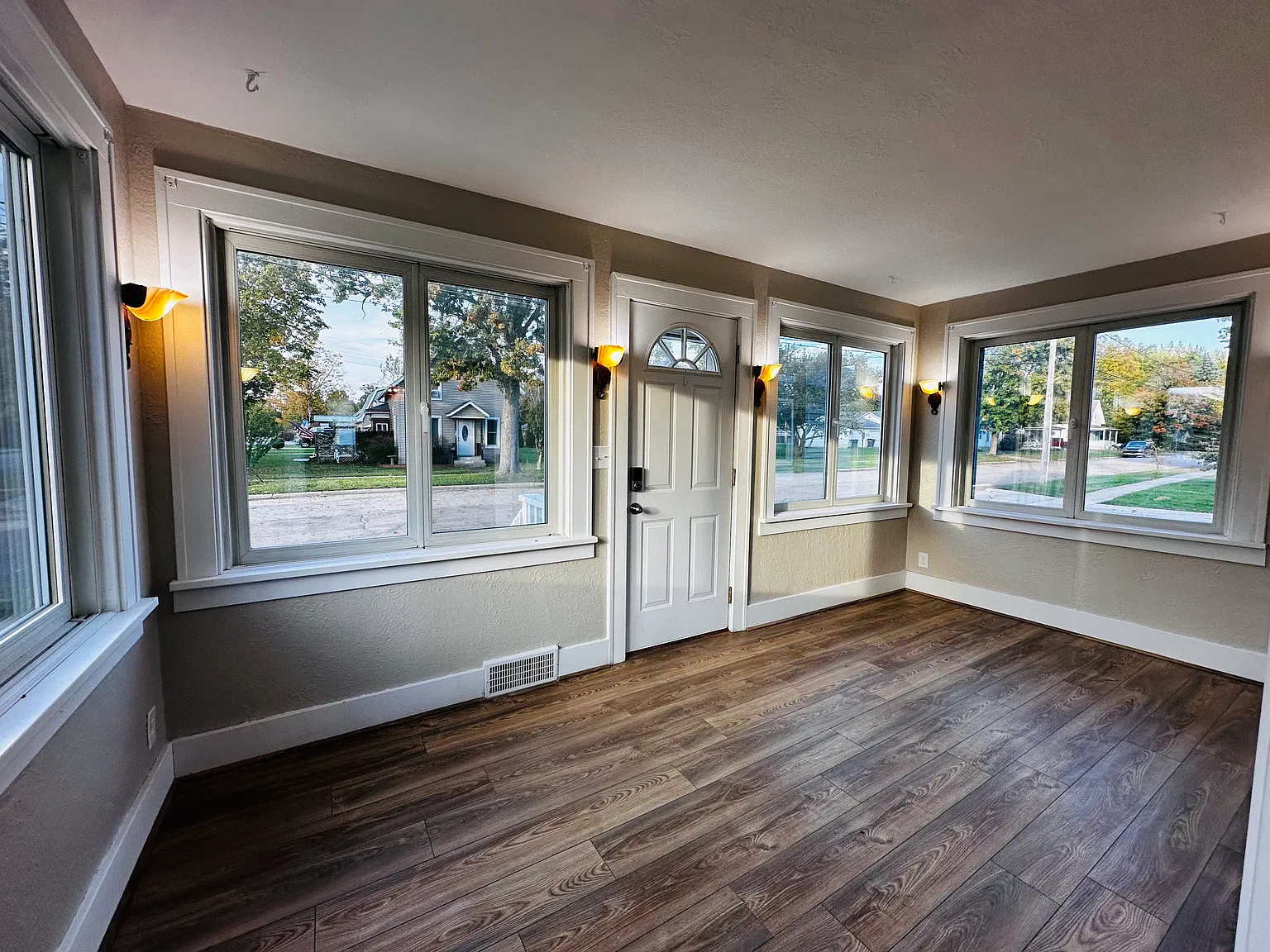 3 bed, 1500 sqft, $2,500 — Photo 3