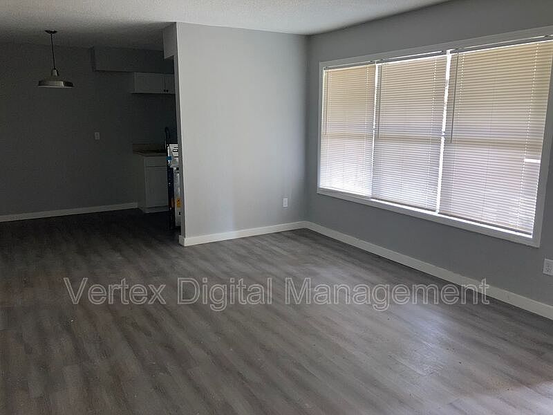 1st image of 1053 Whitaker Dr APT 9
