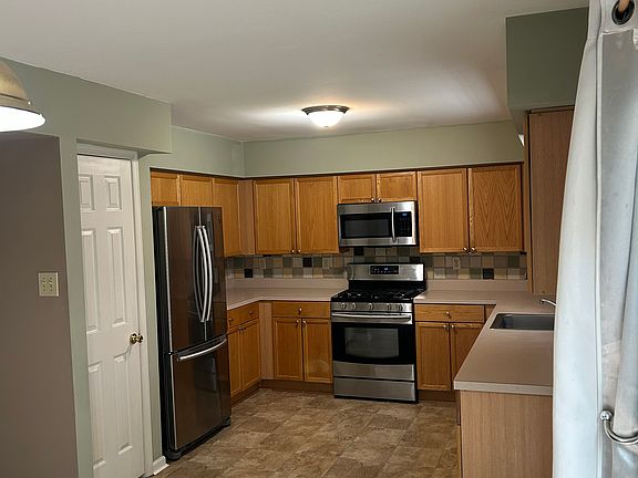 3rd image of 3718 Swetland Dr