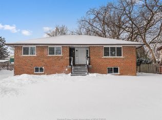 1457 S Cameron Blvd, Windsor, ON N9B 3C8