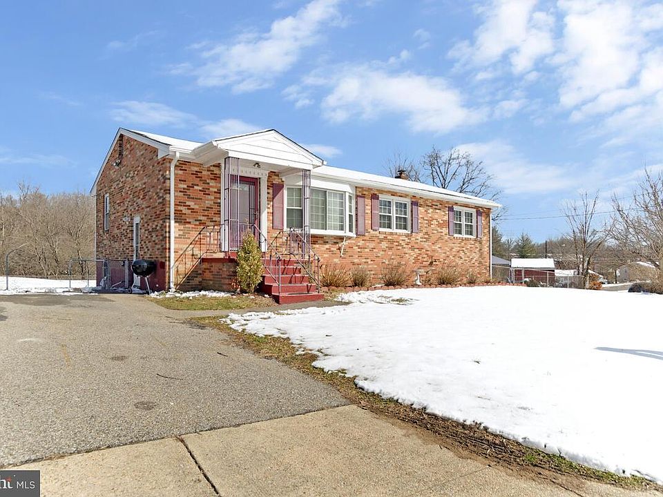 1st image of 9012 Phyllis Dr
