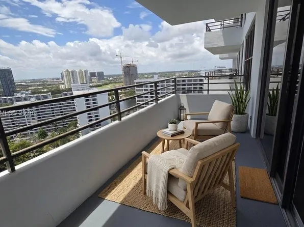 2500 Parkview Dr APT 2317, Hallandale, FL 33009