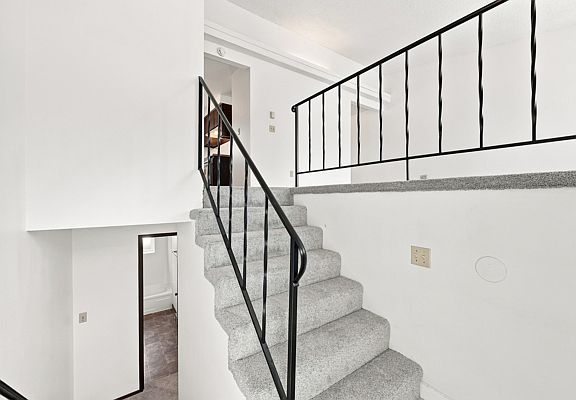5th image of 837 NE 30th Ct