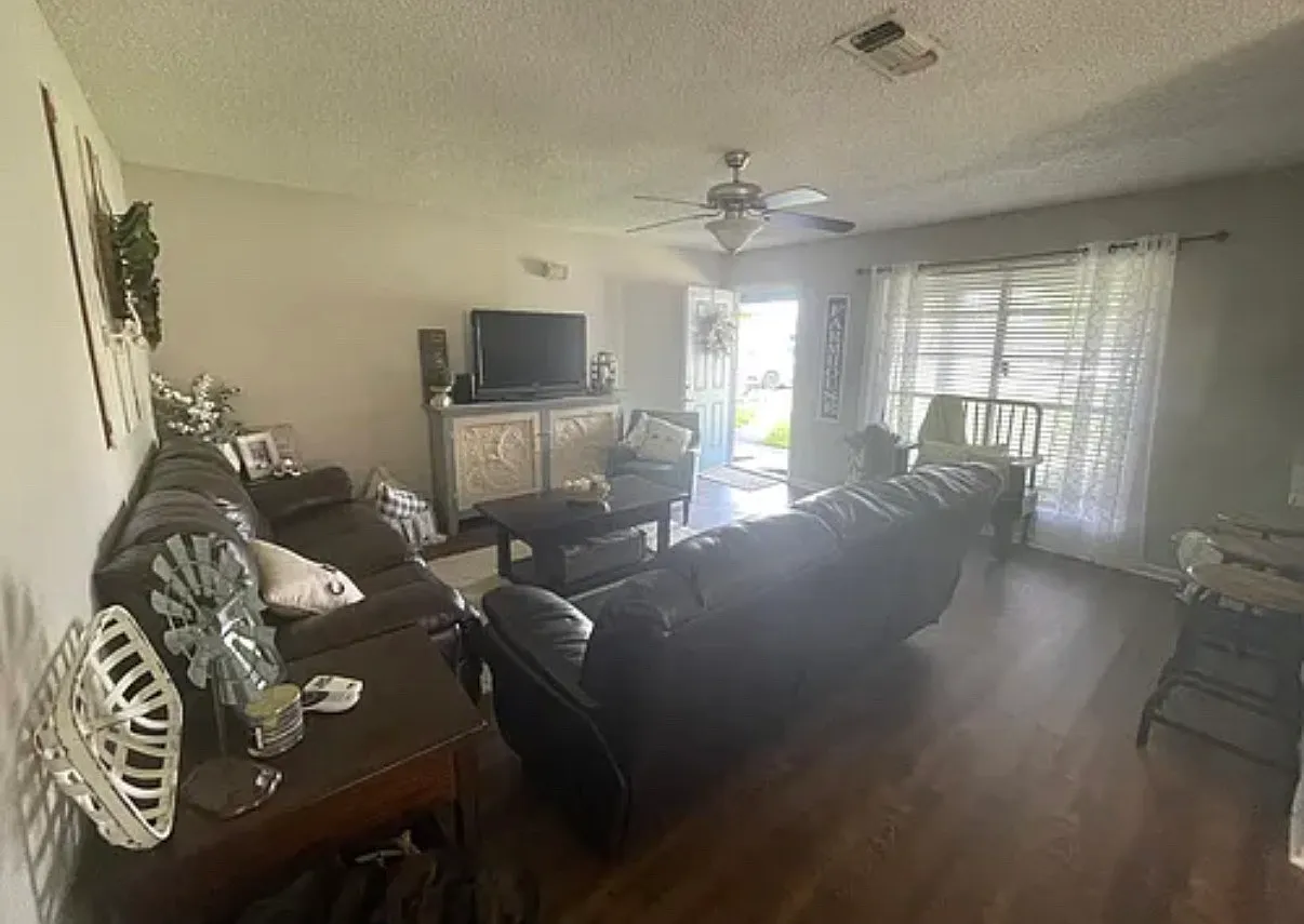 2 bed, 1100 sqft, $1,450 — Photo 3