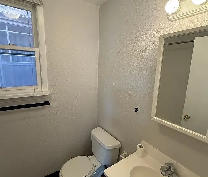 1526 N Lowell Blvd — Photo 11