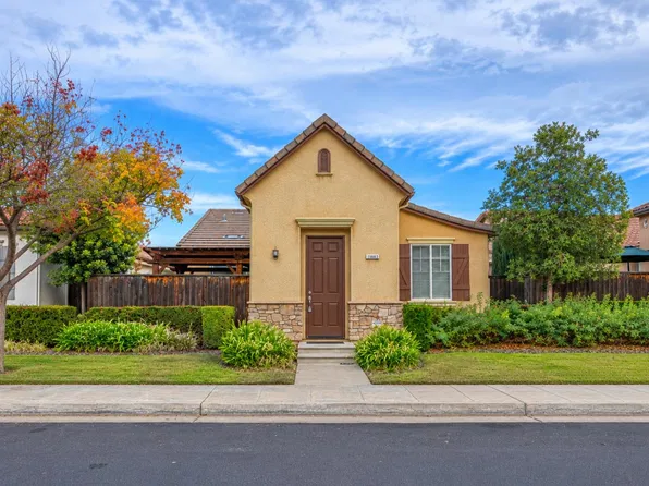 1663 N Dutch Ave, Clovis, CA 93619