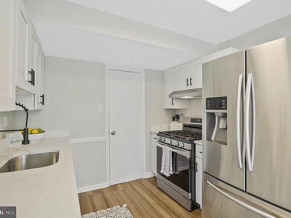 4th image of 8056 Central Park Dr