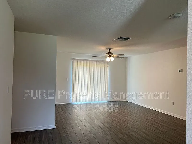 3 bed, 2.0 bath, 1270 sqft, $1,599 — Photo 3