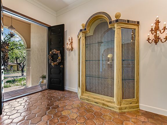 3rd image of 9 Justinian Ln
