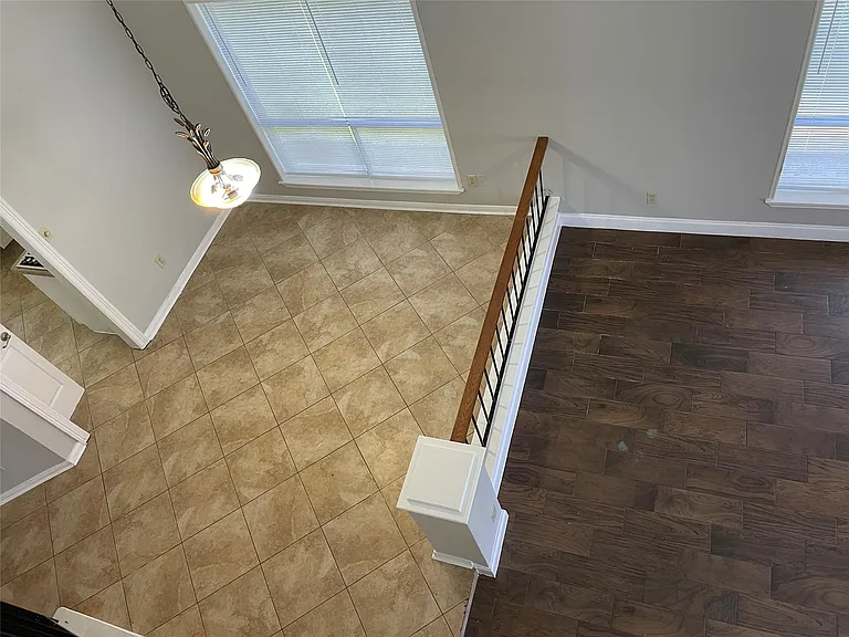 3118 Redcliff Dr — Photo 11