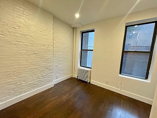 4th image of 442 10th Ave APT 3RN
