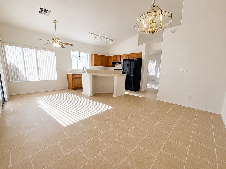 2054 Cardigan Ave — Photo 7