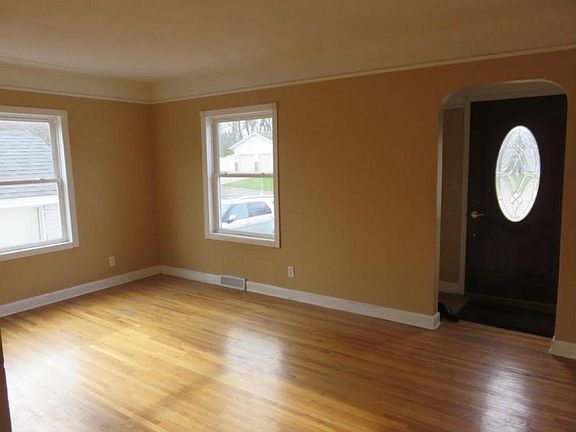 4th image of 703 Vine Ct