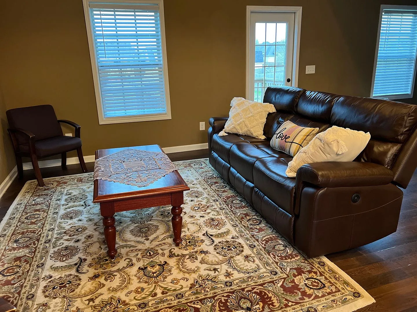 Charming 4BR House in Clarksville — Photo 3
