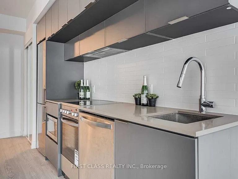181 Dundas St E #1002 — Photo 11