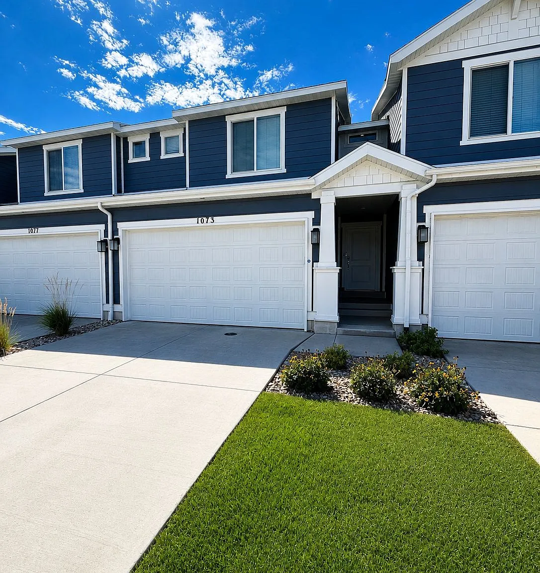 3 bed, 2.5 bath, 2187 sqft, $2,300 — Photo 1