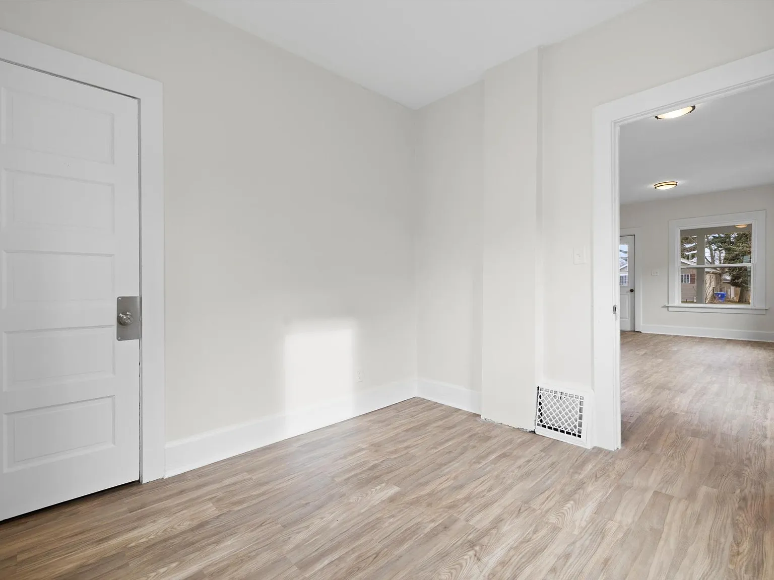 2 bed, $1,400 — Photo 2