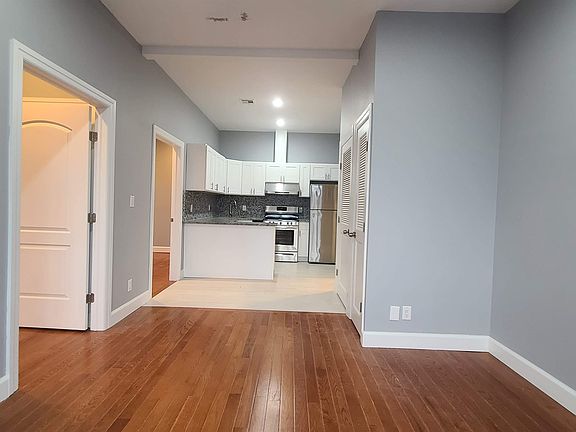 2nd image of 100 Griffith St #3L