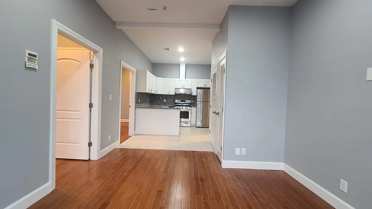 Building Photo - 100 Griffith St #3L