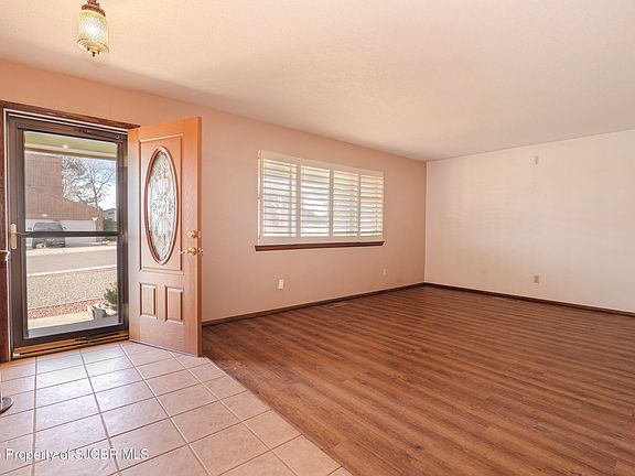 5th image of 3202 N Mountain View Dr