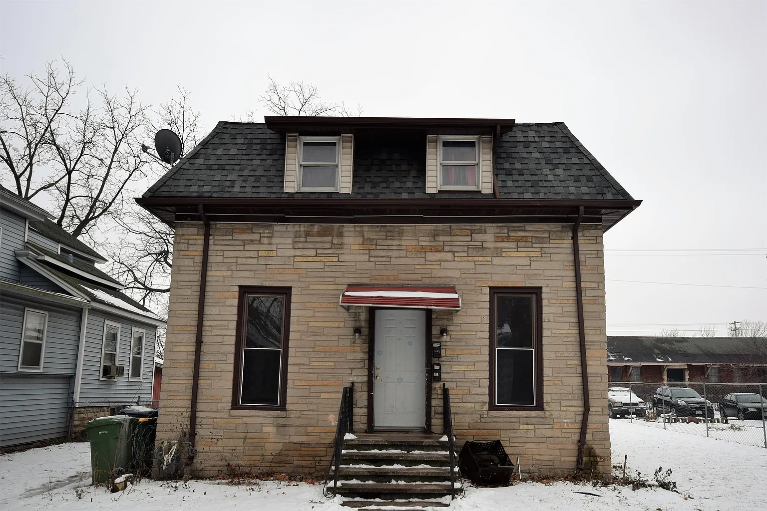 108 Harrison Pl photo 1