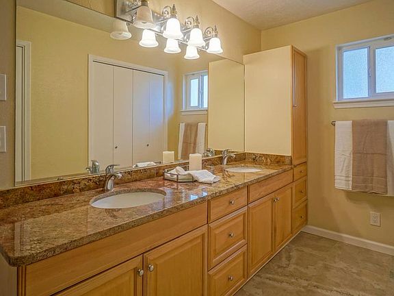 3rd image of 7608 Vista Del Arroyo Ave NE