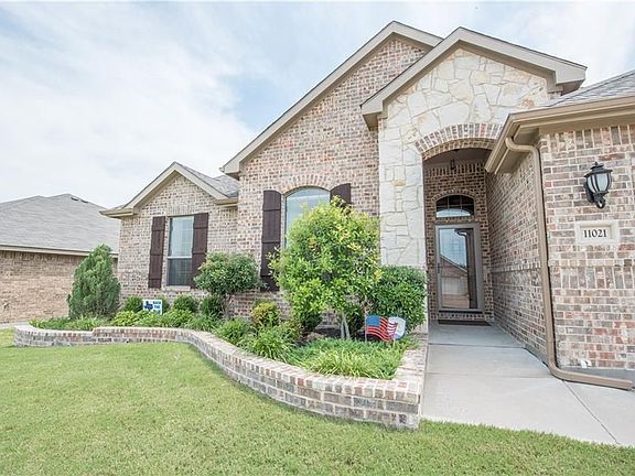 2nd image of 11021 Castle Oak Ln