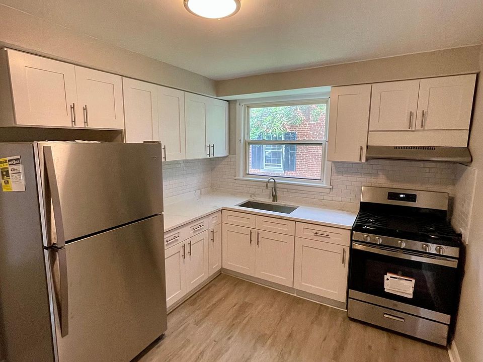 1st image of 3524 W Bryn Mawr Ave #1