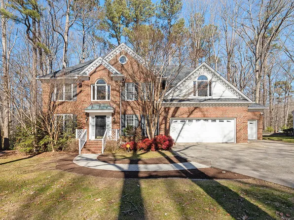 104 Gorge Ct, Cary, NC 27518