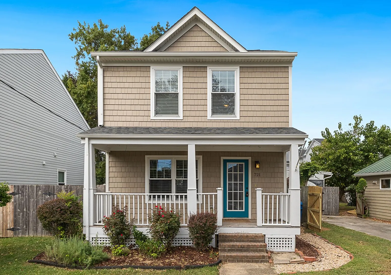 2-story rental in the Lakewood neighborhood of Virginia Beach featuring 3 bedrooms & 2.5 bathrooms! — Photo 2