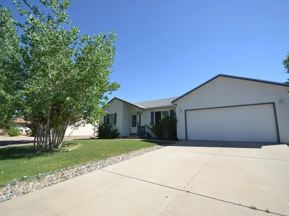 686 S Dumont Dr, Pueblo West, CO 81007