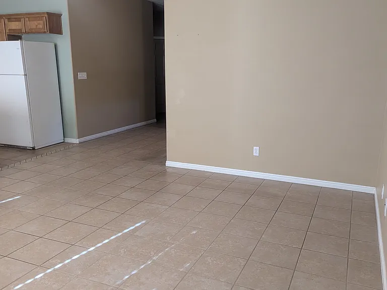 372 Megan Cir — Photo 5