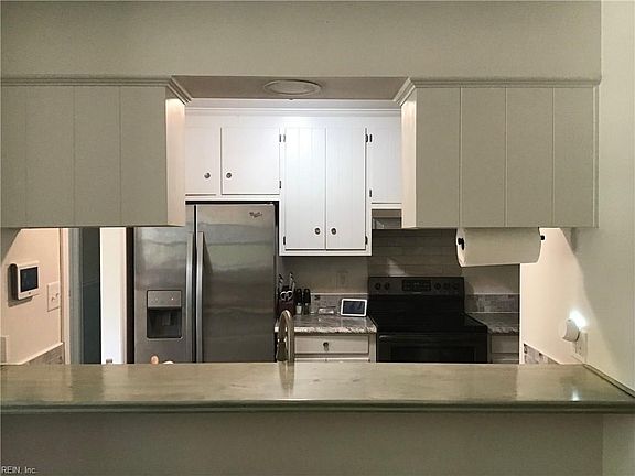 3rd image of 114 Elaine Dr