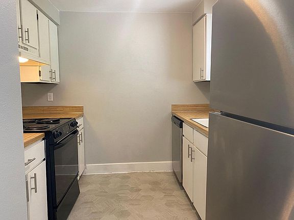 5th image of 5725 Auburn Way S #103